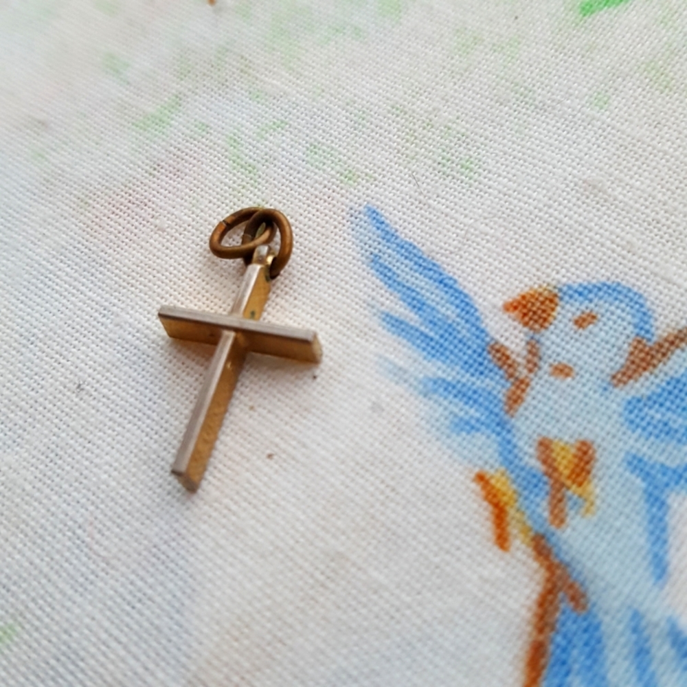 🌙Vtg. 10k G.F. Raised Cross Pendant Charm